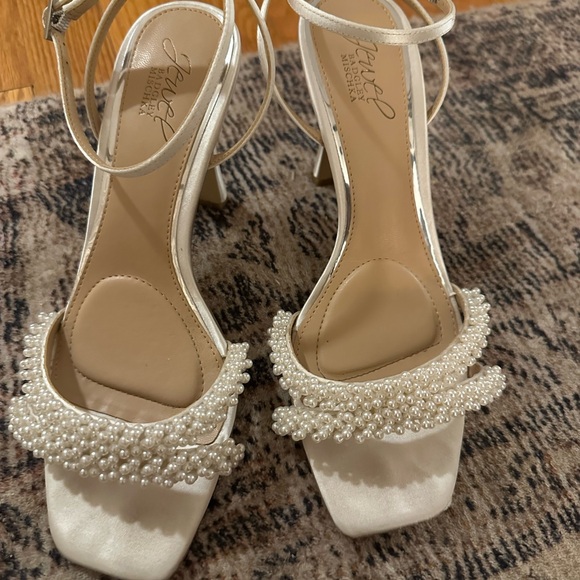 Jewel Badgley Mischka White Pearl Strap Heels - Picture 3 of 9
